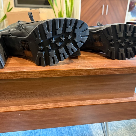 Express Women’s platform lace-up boots - Picture 4 of 5